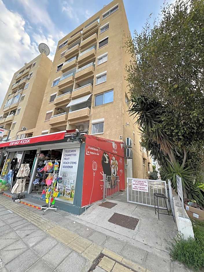 Makenzie 2 rooms first line beach