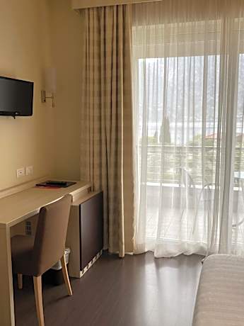 Triple Room with Lake View