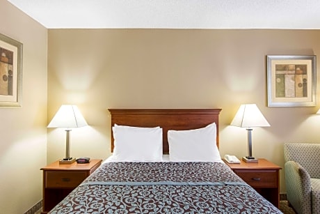 1 Queen Bed Non-Smoking