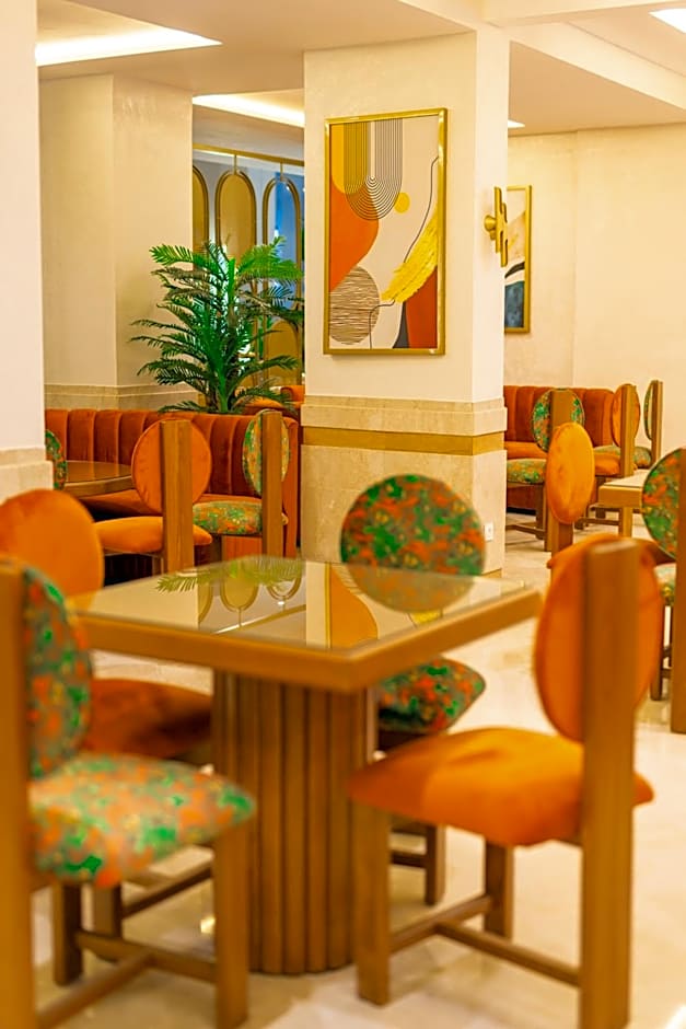 Intouriste Hôtel & Suites