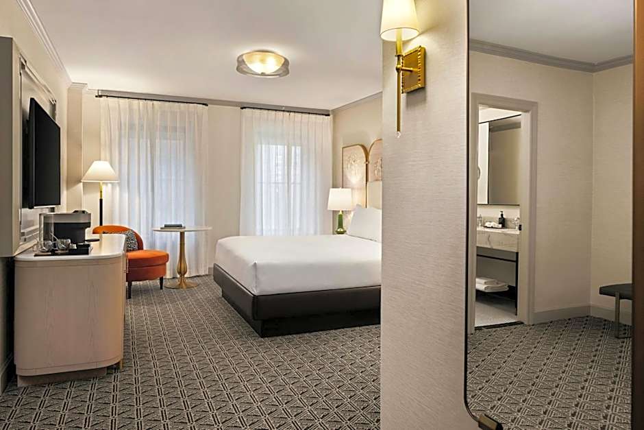 Photo 1 of 12 of Deluxe 1 King Bed Guestroom, City View