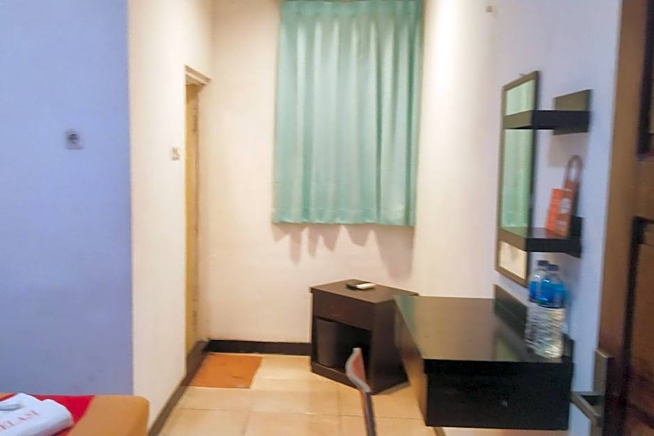 RedDoorz near Living Plaza Palembang