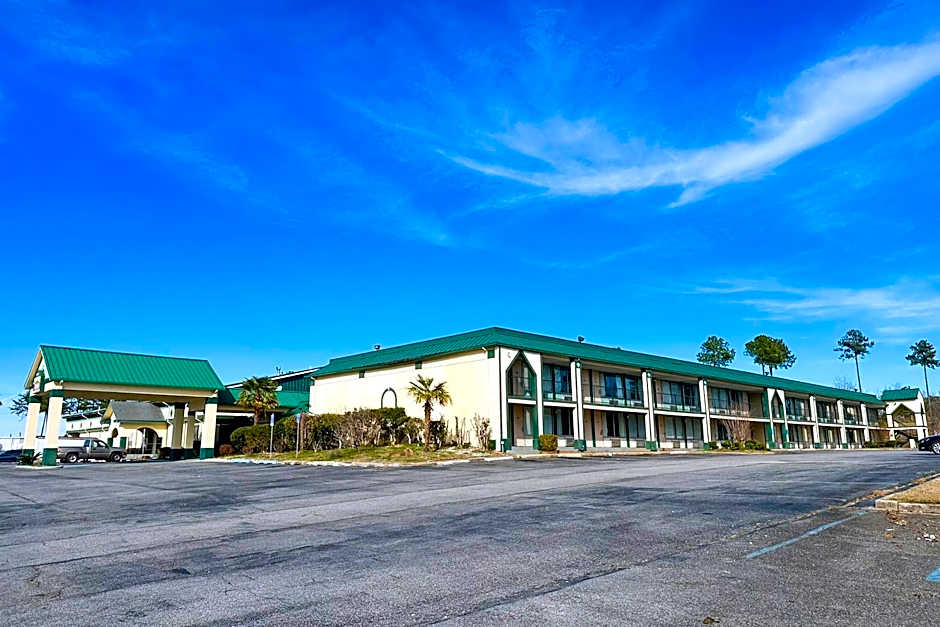 Super Inn & Suites by OYO Milledgeville