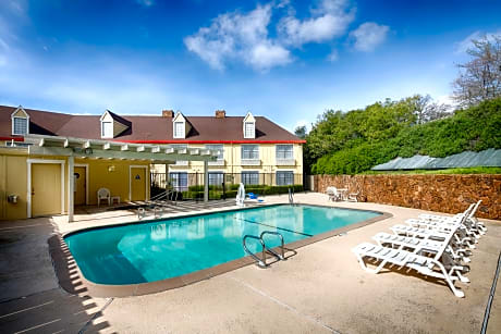 Red Lion Inn & Suites Auburn