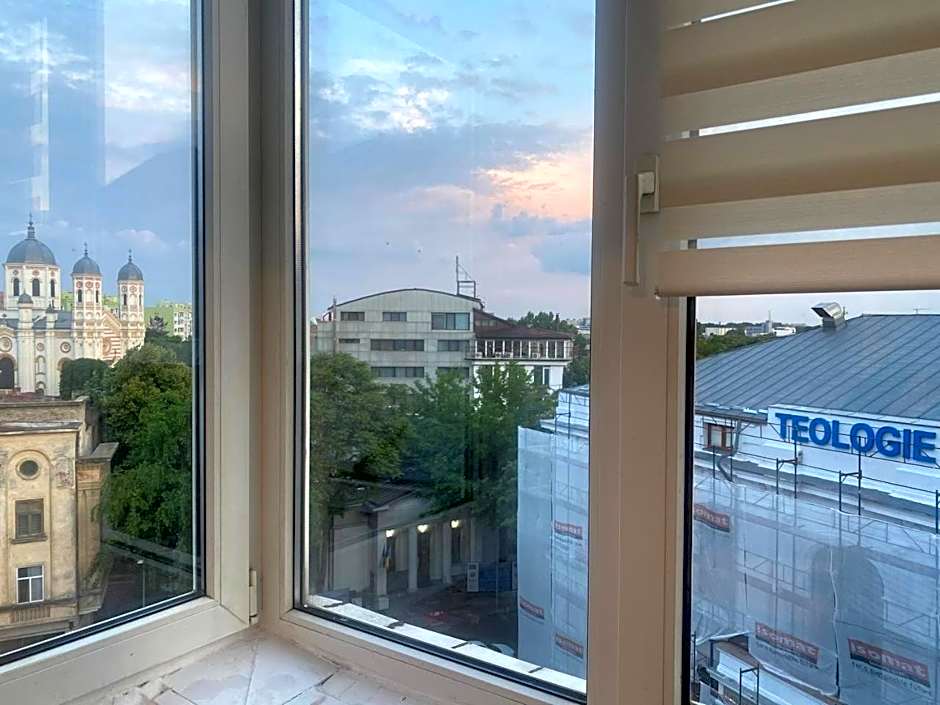 Private room at Ceausescu's place in Old City Unirii Square