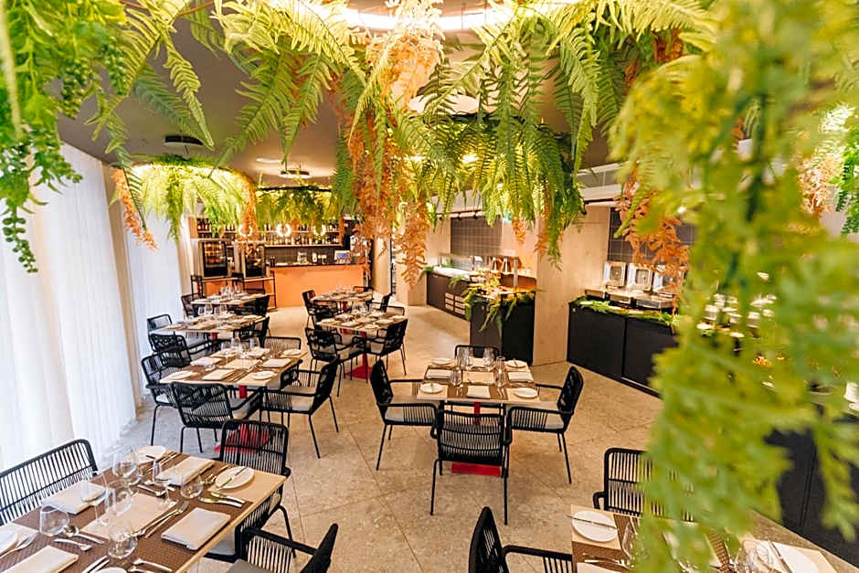 IKYK Hotel- IK Collection