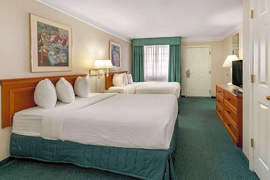 La Quinta Inn & Suites by Wyndham Albuquerque Northeast