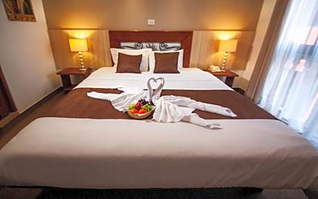 Deluxe Queen Room