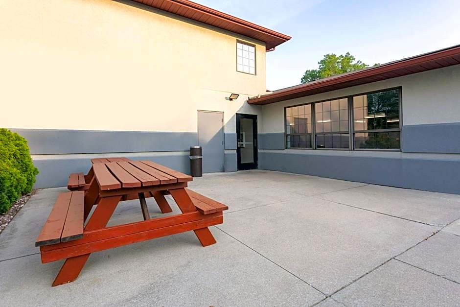 Super 8 by Wyndham Marysville/Port Huron Area