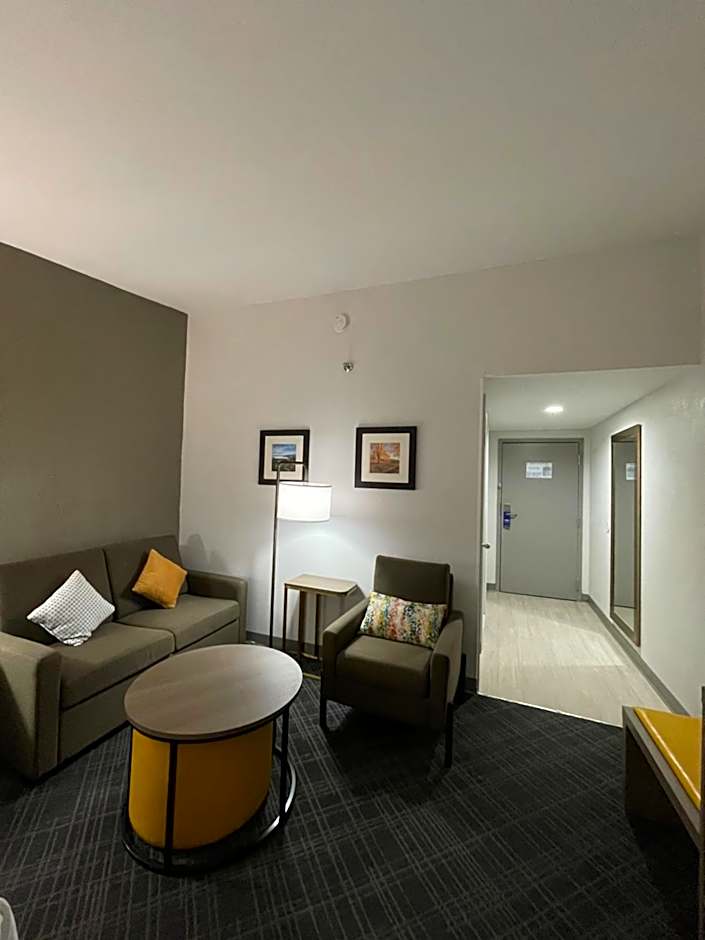 Comfort Inn & Suites Syracuse-Carrier Circle