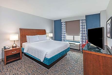 King Suite - Disability Access Hearing Accessible Roll-In Shower