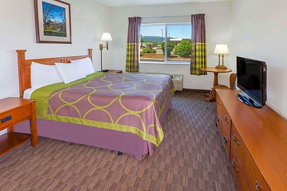 Super 8 by Wyndham Central Pt Medford