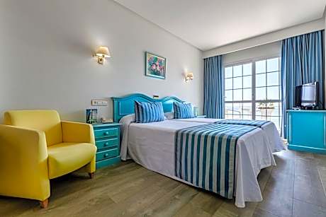 Twin Room with Sea View
