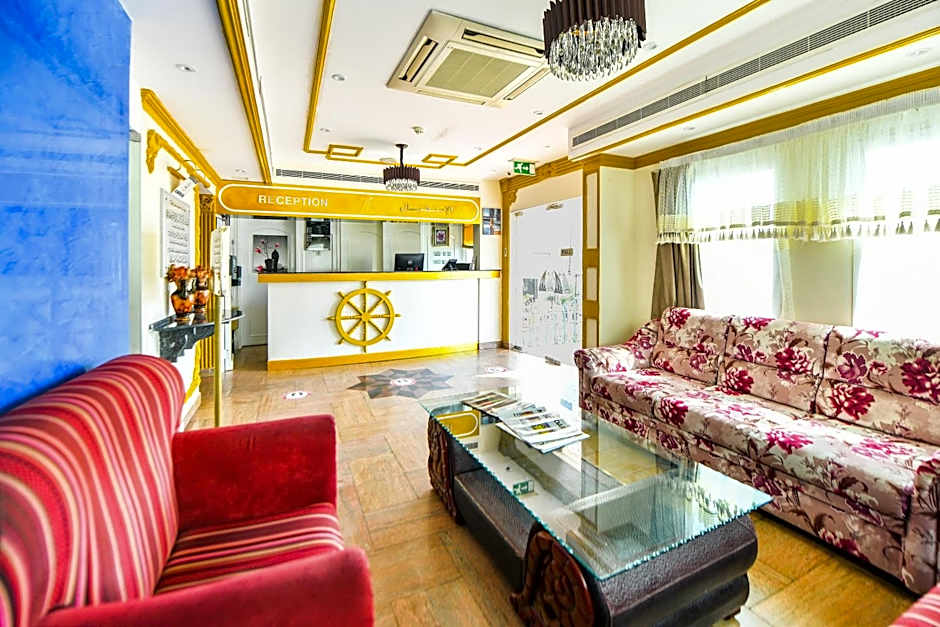 OYO 137 Marina Hotel