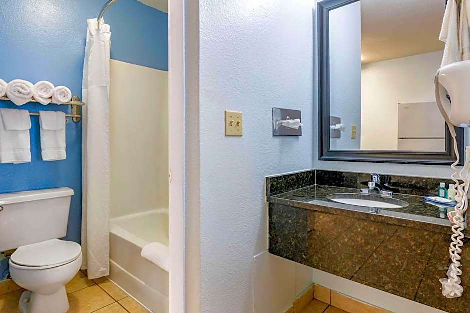 Quality Inn Sarasota North Near Lido Key Beach