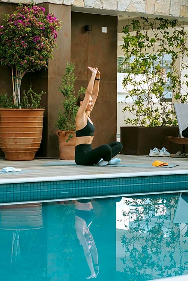 Larnaca LIV & CO Suites