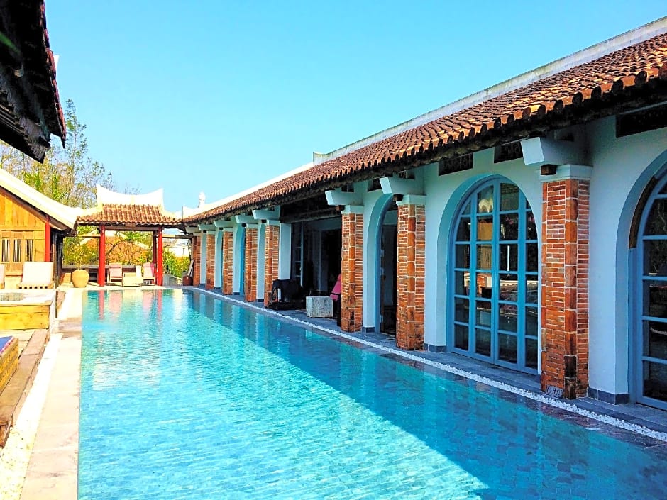 Villa Louise Hue Beach Hotel