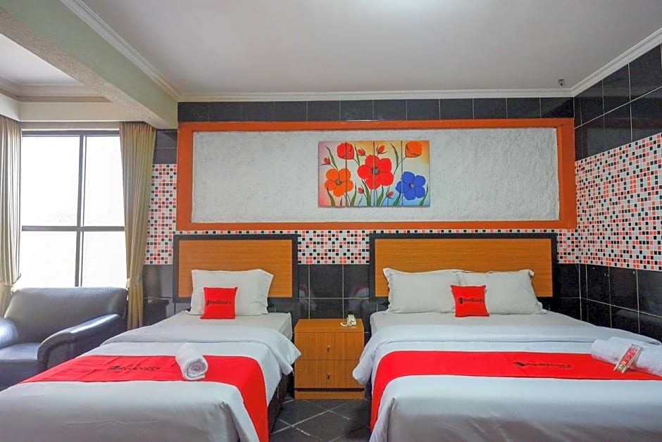 RedDoorz Plus near Amplaz Yogyakarta