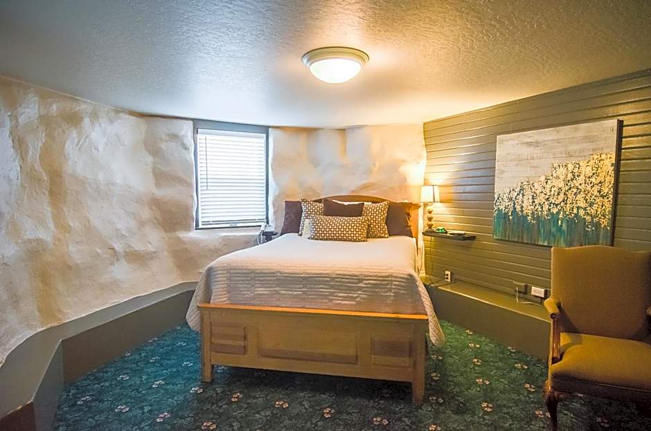 Photo 1 of 4 of 1 Queen Bed