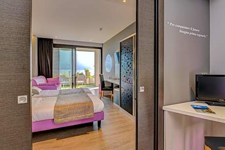 Suite with Lake View