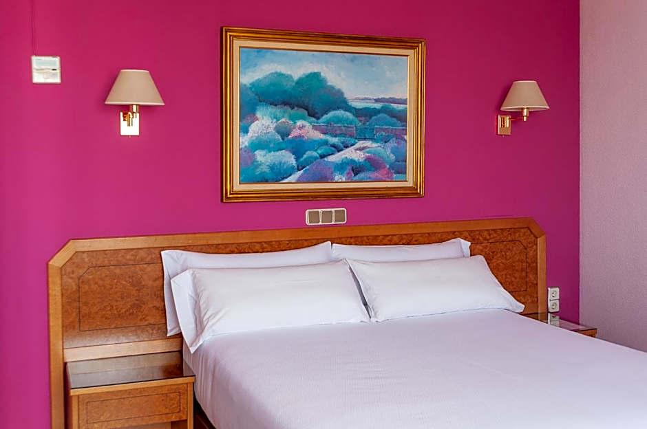Foto 1 di 3 di Standard 1 Queen Bed