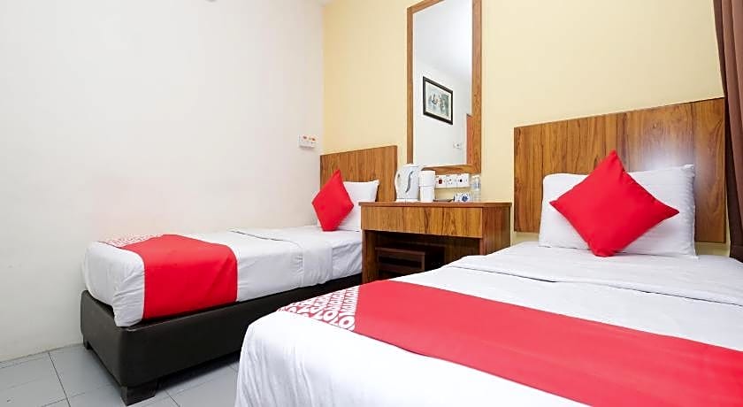 OYO 89877 Sun Triang Hotel