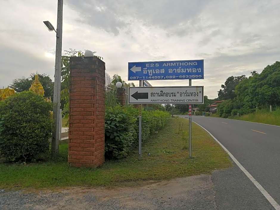 FriendTogether Armthong