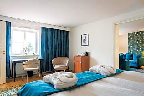 King Suite with Lake View and Sauna