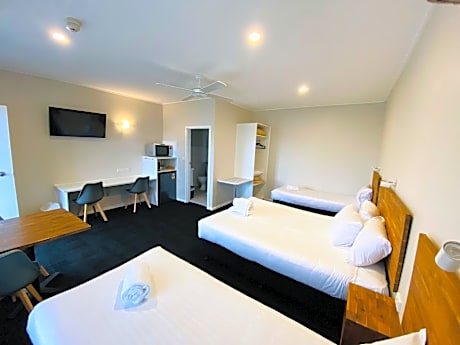 Medium Family Room