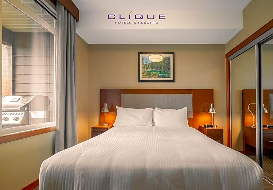 Falcon Crest Lodge by CLIQUE