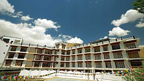 Hotel Martsemik Leh