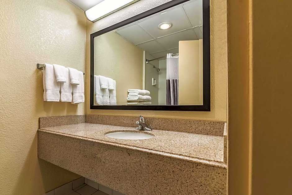 Ramada by Wyndham Fairfield NJ