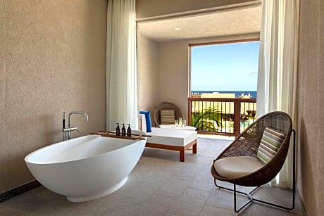 One-Bedroom King Suite with Outdoor Bath Tub and Ocean View