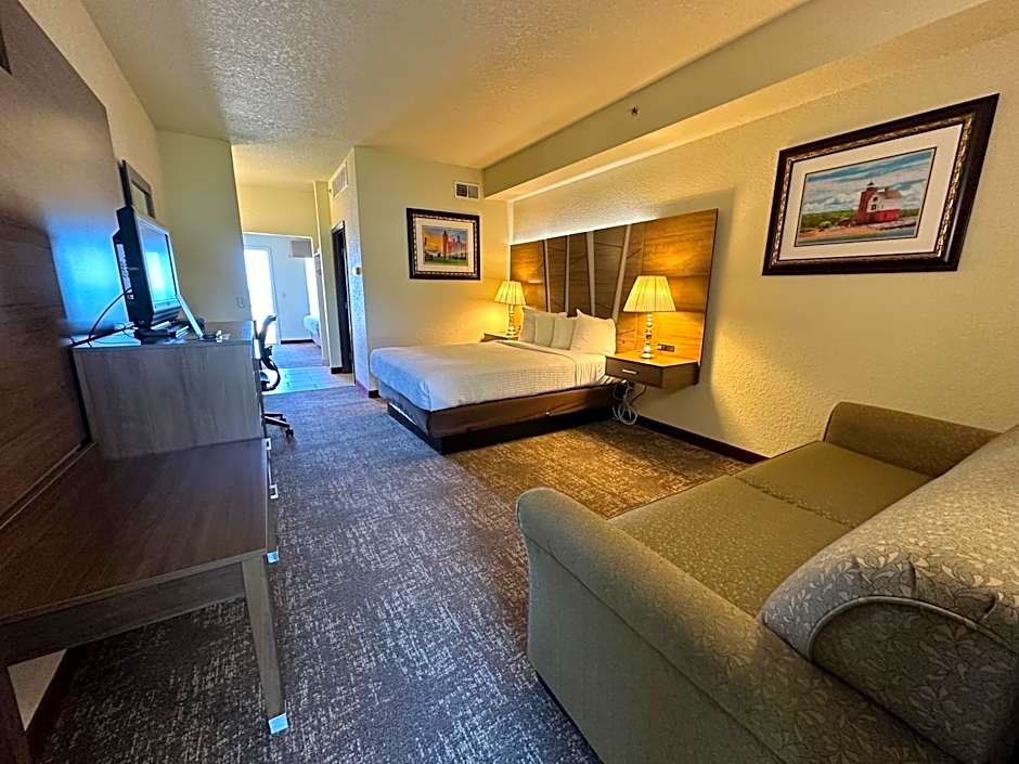Mackinaw Beach And Bay All Suites Resort
