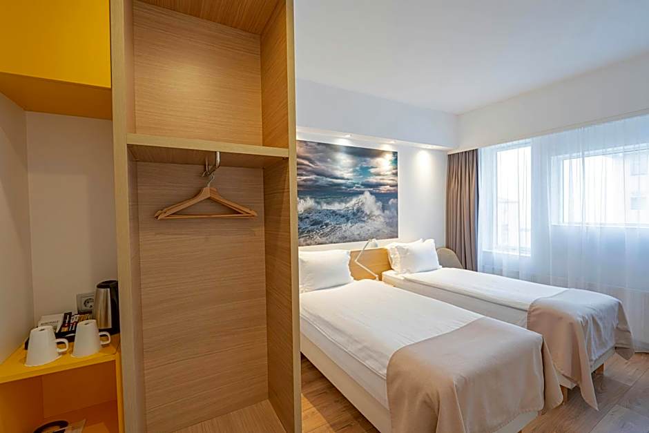 Storm Hotel by Keahotels
