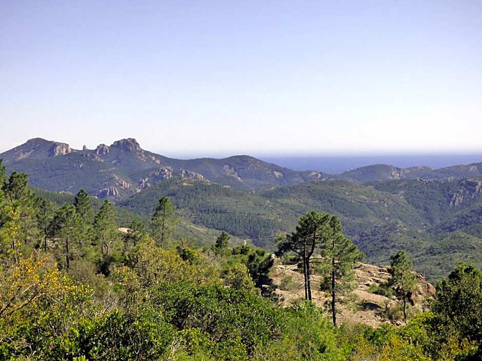 Chambre d'Hôtes avec kitchenette Vue Mer et montagnes L'Estérel Panoramique