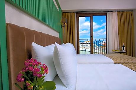 Double or Twin Room with Sea View