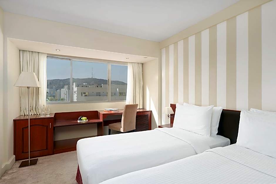 Al Falaj Hotel