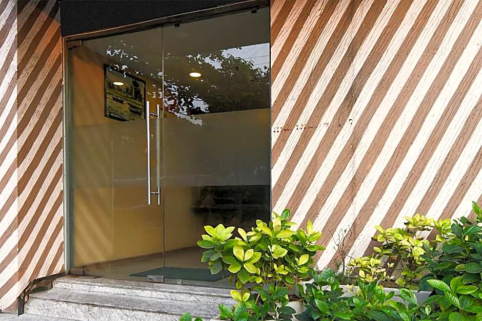 Super Townhouse VIP Road Formerly The Sky