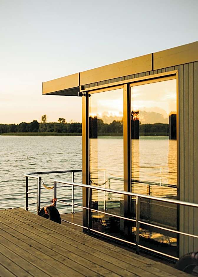 RiW Małe Swory - Domek pływający Houseboat i domki drewniane