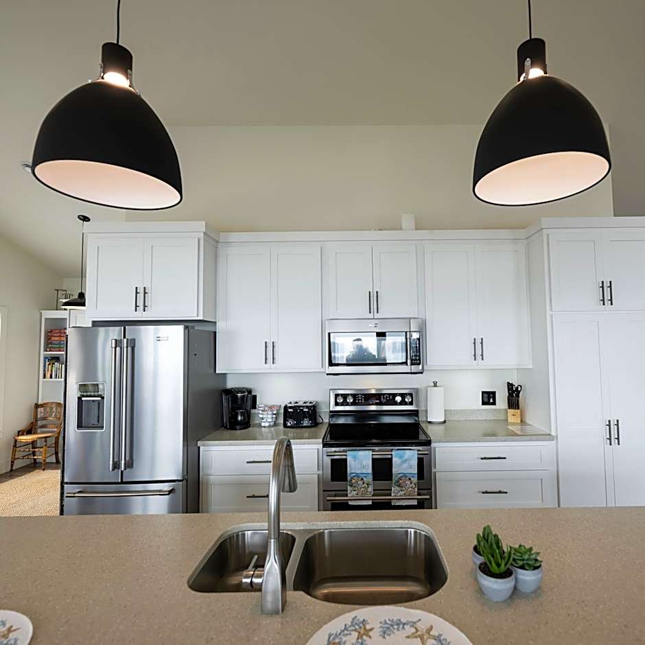 Captain Dan's Sunset Suite