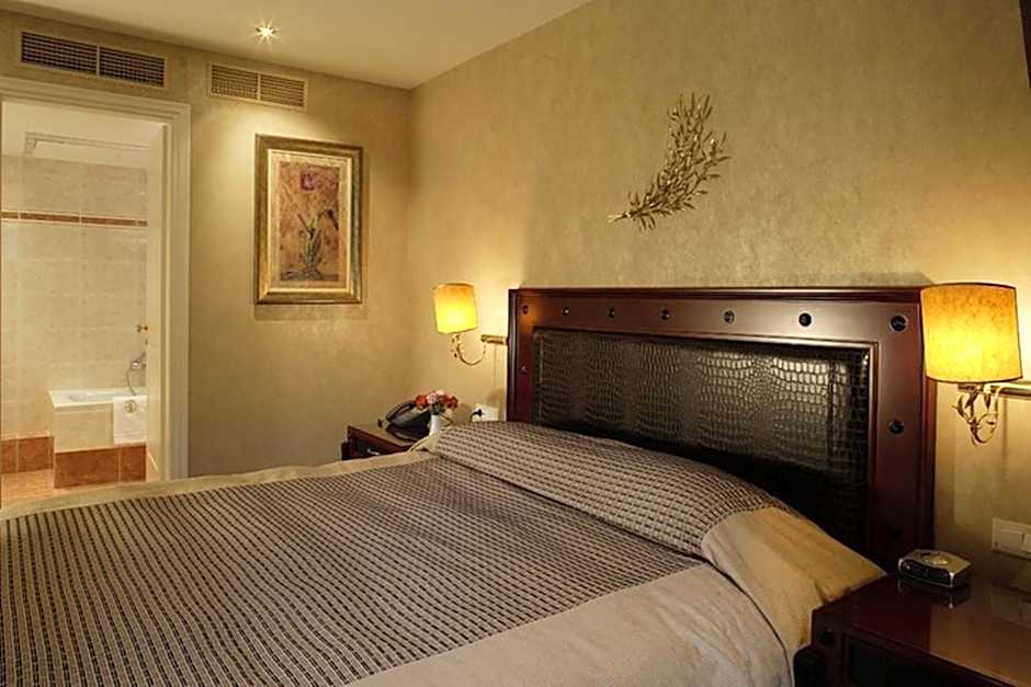 Theoxenia House Hotel