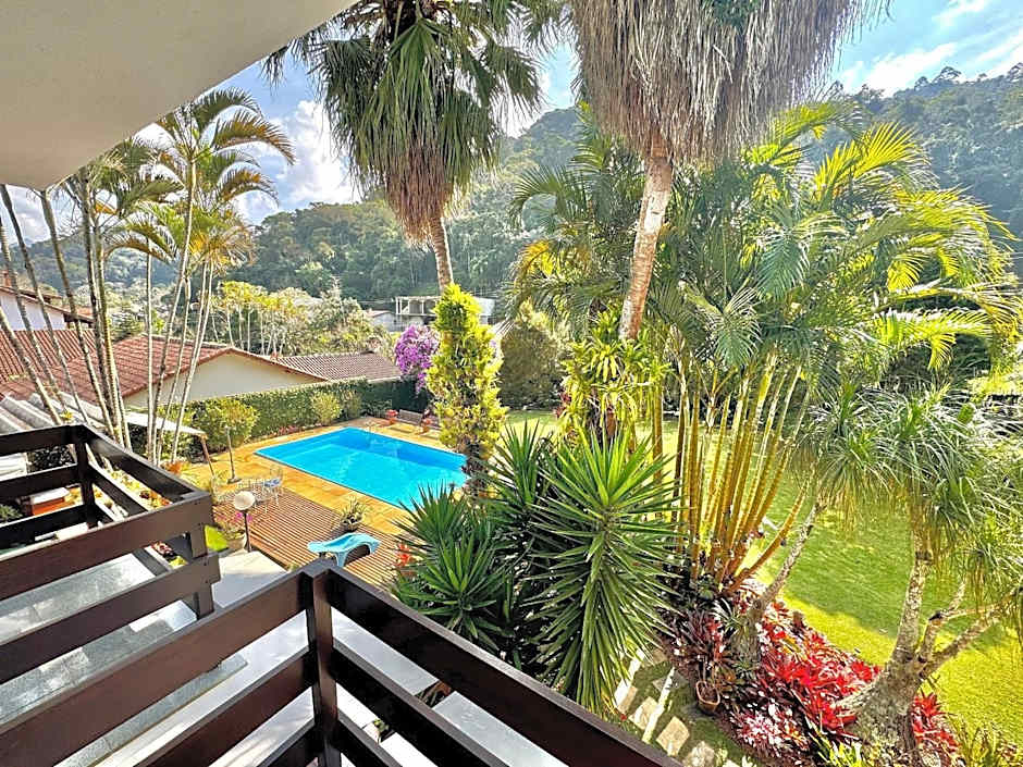 Casa com Piscina e Área Gourmet em Mury