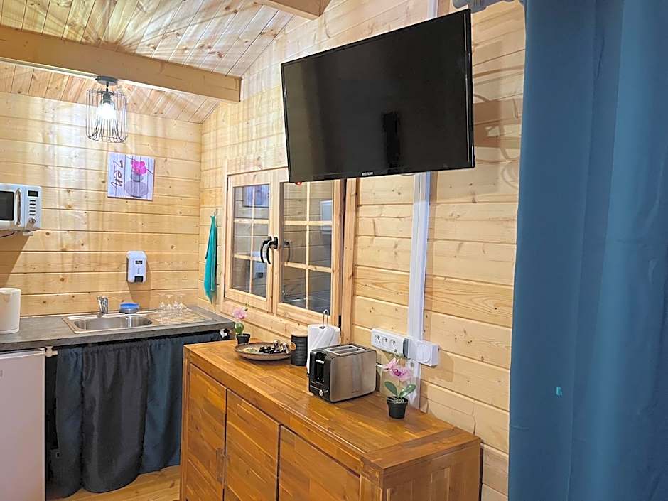 Les Chalets de Marie 974- Jacuzzi SPA privatif dans le chalet , sans vis à vis , vue mer