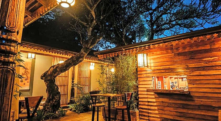 Yushili Hotel & Restaurant