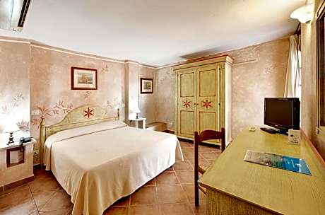 Double or Twin Room with Side Sea View