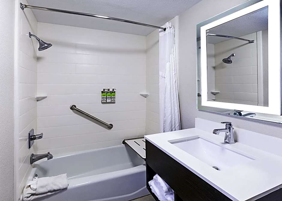 Holiday Inn Express New Orleans East By IHG