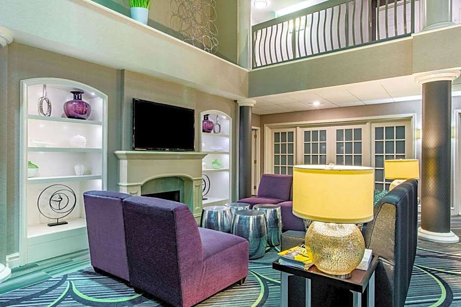 La Quinta Inn & Suites by Wyndham Raleigh Durham International Airport