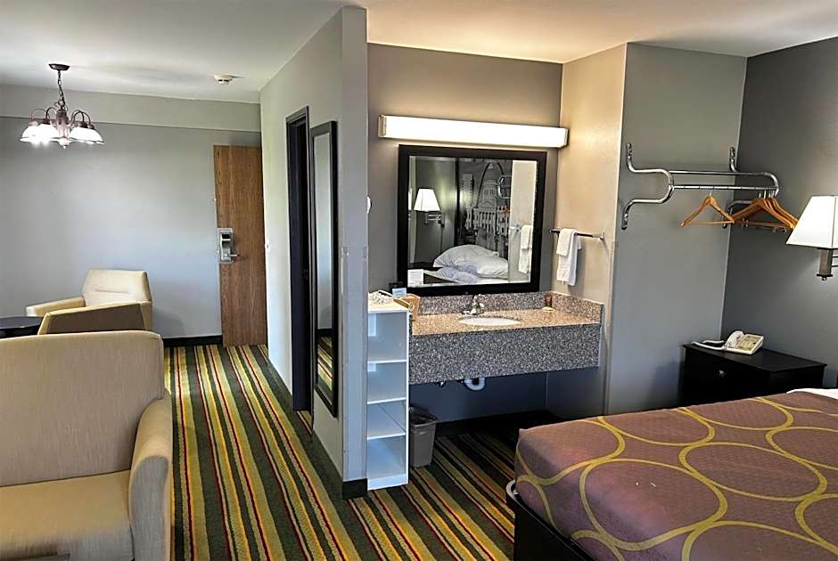 Super 8 by Wyndham Mound City