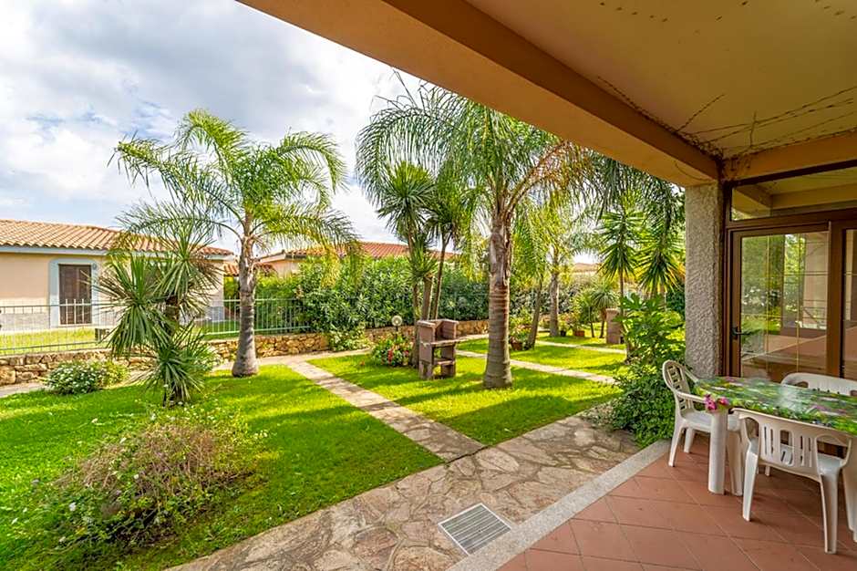 ISS Travel, Villa Fiorita - 800 m from La Cinta beach